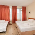 Nirvana 招待所 内塞伯尔